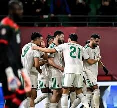 这个暑期档，《和平精英》掀起了一股“赛博吸猫”热潮