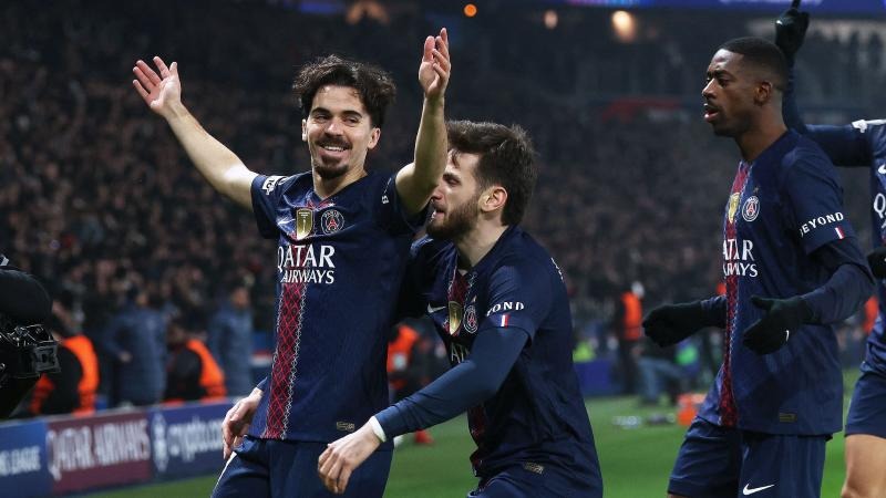 2021 赛季：勇士队老将弗里曼在获得总冠军后，流泪表达对亚特兰大城的热爱